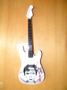 Miniature Guitar U2