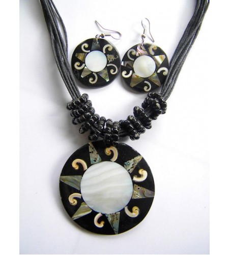 Necklace Shell Pendant Set For Sale