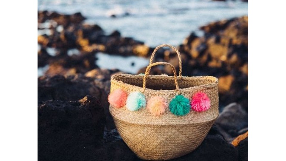 The Latest Trends in Wholesale Beach Fashion Bags for Summer 2023