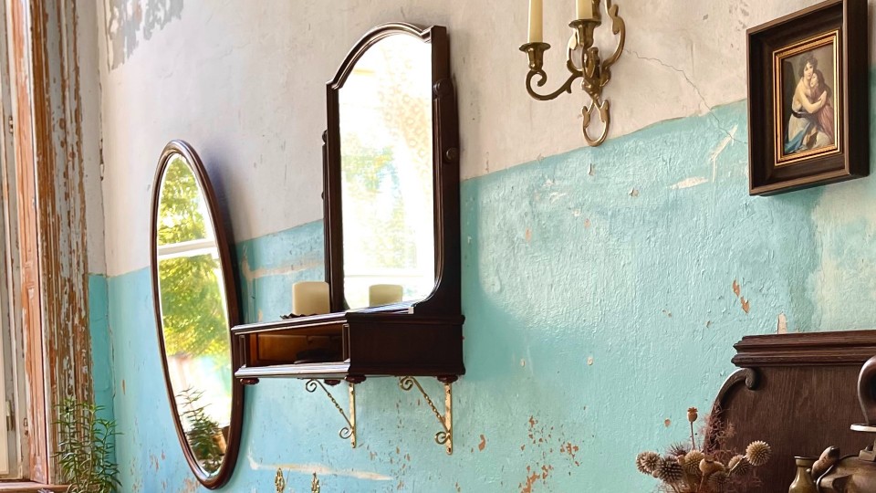 Creating Vintage Charm with Wholesale Antique Mirrors