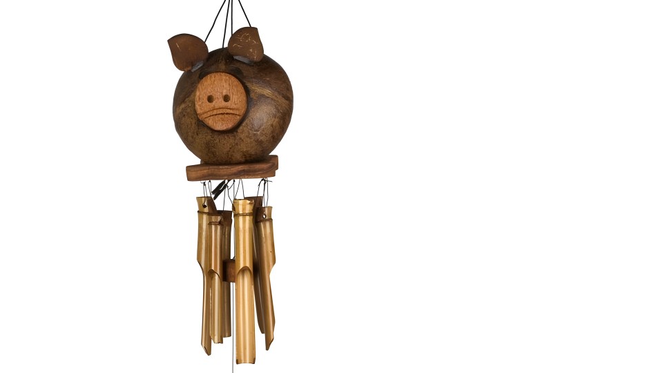 Bamboo Wind Chimes with Coconut Shell Pig Decoration: A Charming and Eco-Friendly Addition to Your Home