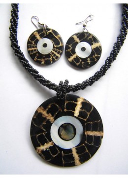 Image of Necklace Seashell Pendant Set Made in Bali Costume Jewellery Source: CV.Budivis in Bali, Indonesia