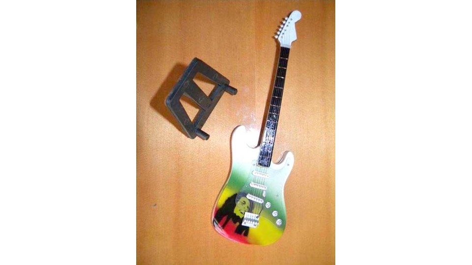 Miniature Guitar Rasta