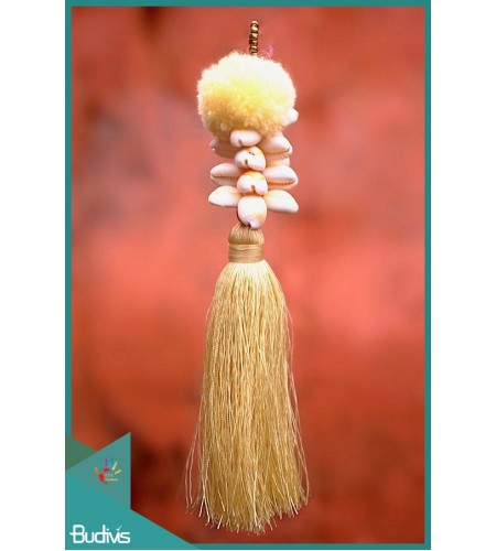 Tassel keyring with cowrie shell