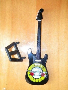 Miniature Guitar Gun's Roses