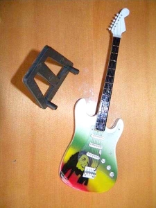 Miniature Guitar Rasta