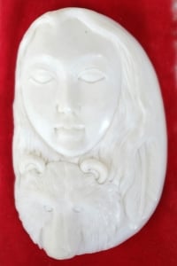 Factory Price Bali Bone Carved Pendant Spirit Model