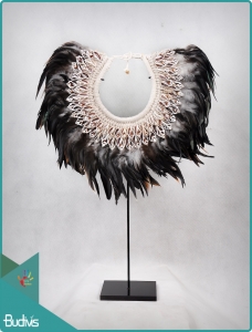 Top Mode Tribal Necklace Feather Shell Decorative On Stand Interior